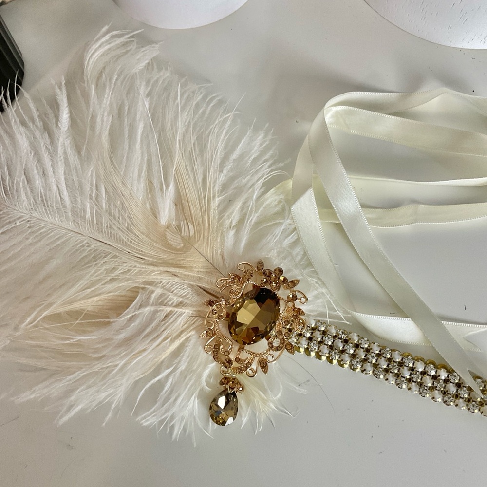 Roaring 20’s Elegant Gold and Cream Feather Head Band.